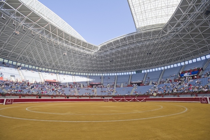 Illunbeko zezen-plaza Donostiako Aste Nagusian.