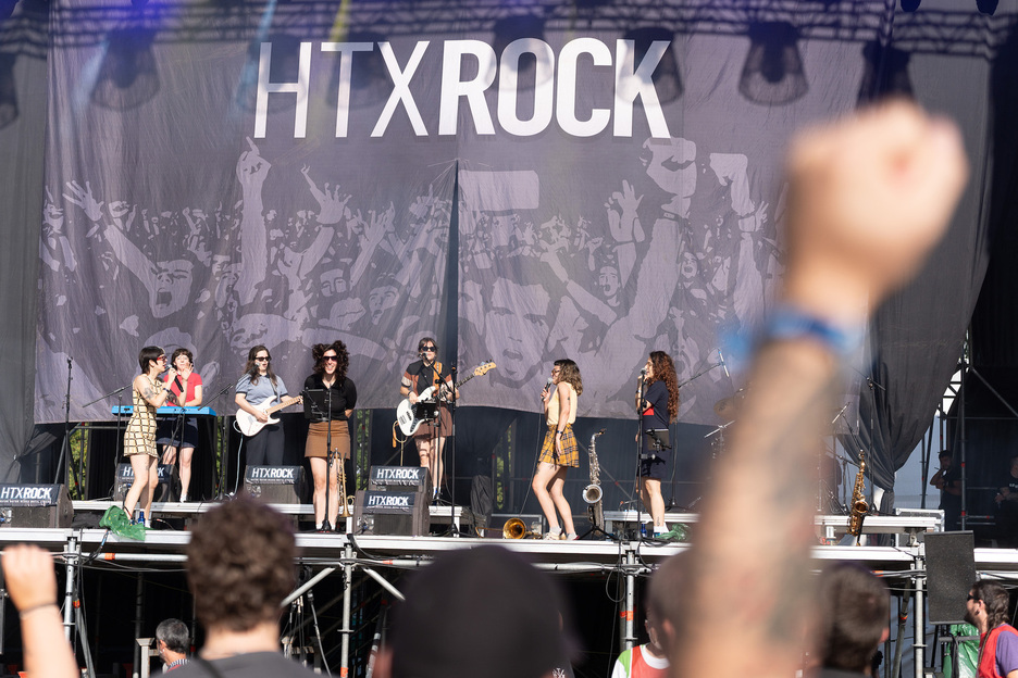 Les Testarudes kataluniarrek ska,rocksteady eta reggae doinuak ez direla gizonen kontua soilik erakutsi zuten. Les Testarudes kataluniarrek ska,rocksteady eta reggae doinuak ez direla gizonen kontua soilik erakutsi zuten.