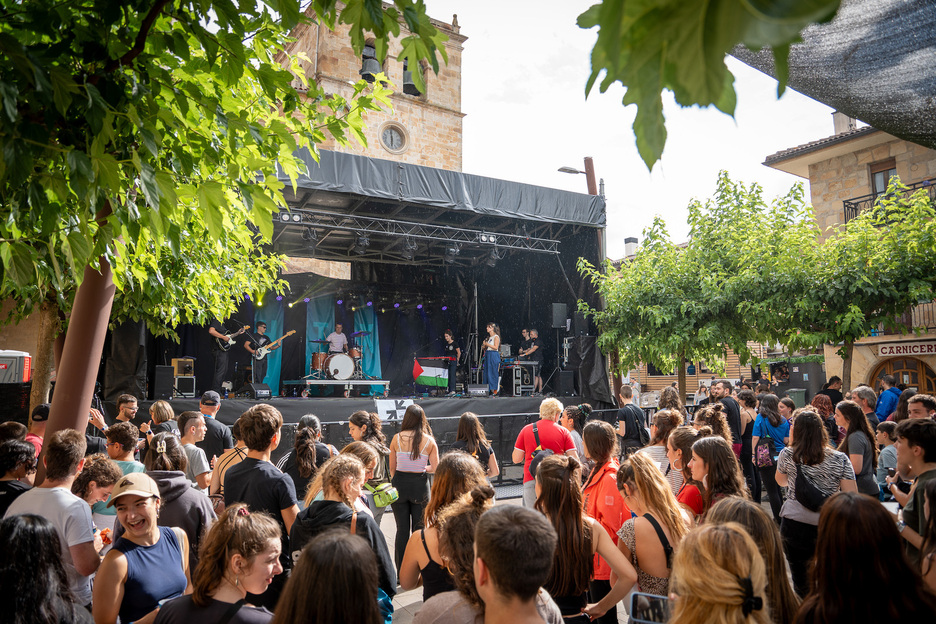 Lakuntzako plazan hagitz presente egon zen denbora osoan Palestina. Lakuntzako plazan hagitz presente egon zen denbora osoan Palestina.