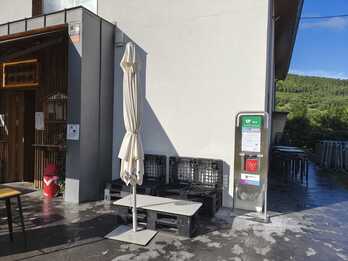 Uno de los desfibriladores instalados por el Ayuntamiento de Zierbena.