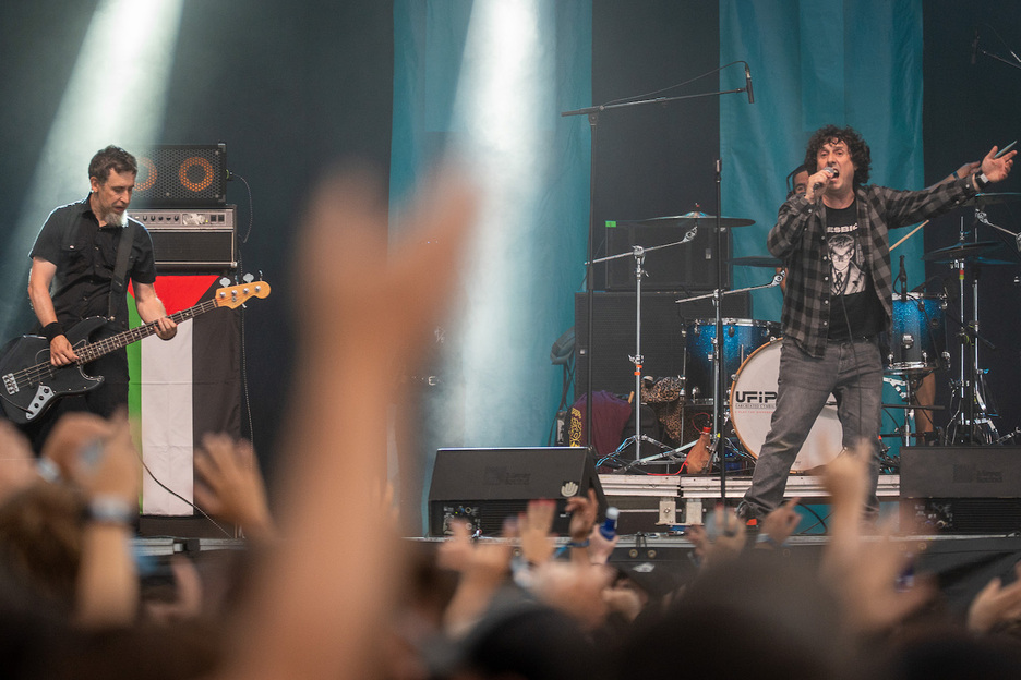 Leihotikan talde iruindarrak 30 urte bete ditu oholtzetan eta gogotik ospatzen ari da. Leihotikan talde iruindarrak 30 urte bete ditu oholtzetan eta gogotik ospatzen ari da.