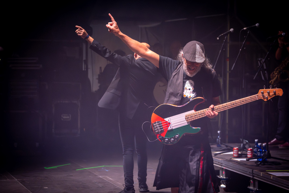 Palestinako ikurrak gitarran ere. Palestinako ikurrak gitarran ere.