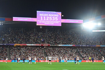 Nuevo récord de público presente en el estadio en una Eurocopa femenina, alcanzado antes de la final de esta edición.
