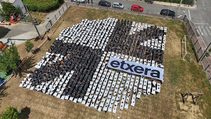 Lakuntzan egindako mosaiko erraldoia, Sarek azken Hatortxuren baitan antolatutako azken ostiral nazionalean.