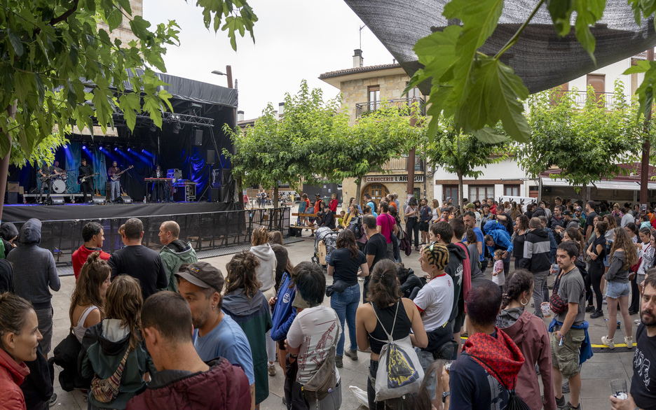 Herriye! guneko giroa, Izaki Gardenak taldearekin. Herriye! guneko giroa, Izaki Gardenak taldearekin.