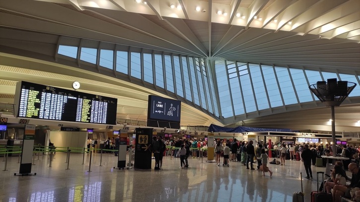 Terminal del aeropuerto de Loiu, en una imagen de archivo.
