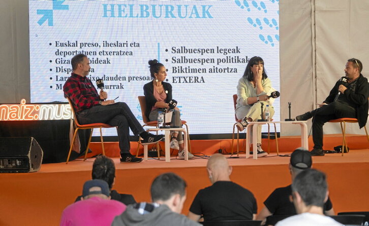 Charla en Naiz gunea moderada por el director de GARA, Iñaki Soto