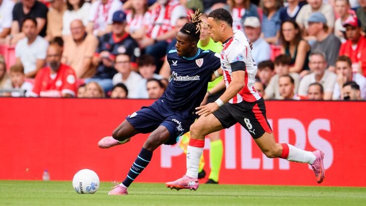 Nico Williams, en una acción en el amistos frente al PSV.