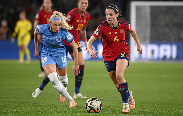 Kelly y Bonmatí, decisivas para sus equipos, en una imagen de la final del Mundial de 2023.