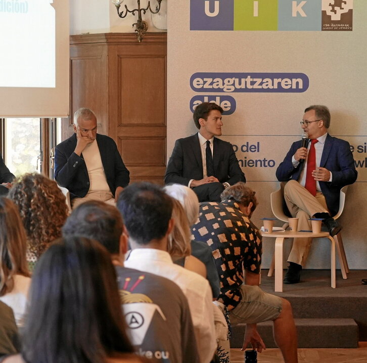 Stefano Sannino, a la izquierda; y Haizam Amirah Fernández, a la derecha.