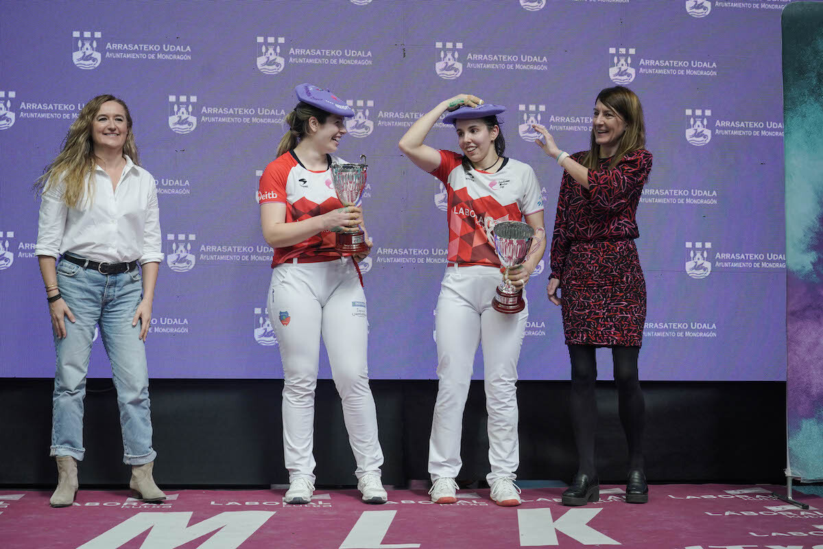 Erasun (ezkerrean) eta Arrizabalaga (eskuinean), 2024ko Binakako txapeldunak. (Endika PORTILLO/FOKU)