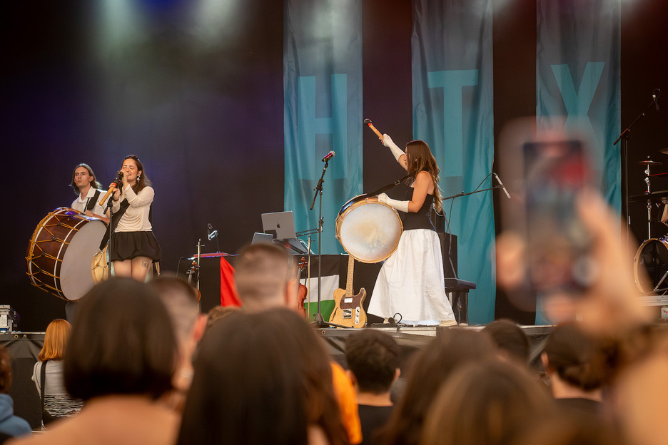 Miruakoak izan ziren Beriain guneko festa hasi zutenak. A cappela ekin zioten, hiru ahotsetara. Miruakoak izan ziren Beriain guneko festa hasi zutenak. A cappela ekin zioten, hiru ahotsetara.