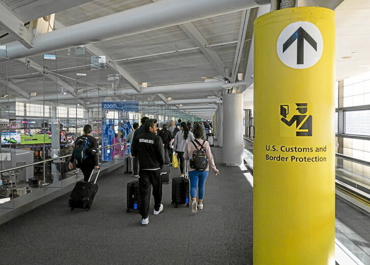 Zona de control de pasaportes del aeropuerto de Newark, en Estados Unidos.