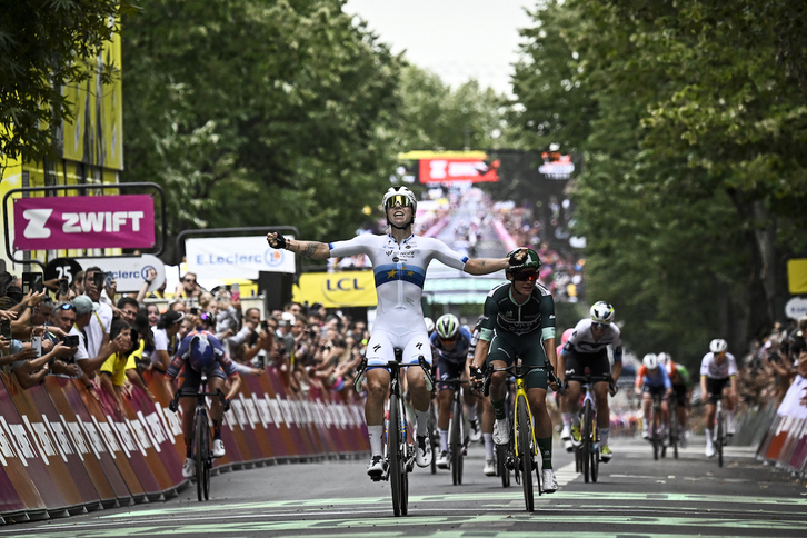 Lorena Wiebes azkarrena izan da Angerseko helmugan.