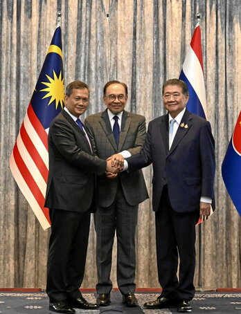 Momento de la firma del alto el fuego.