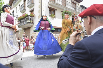 Gigantes y gaiteros volverán a amenizar el txupinazo de Etxarri Aranatz.