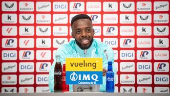 Sereno y sonriente, pero firme, Iñaki Williams ha ofrecido su primera rueda de prensa como capitán del Athletic.