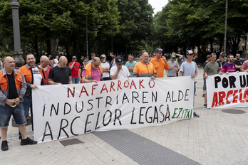 La plantilla llevó sus movilizaciones hasta las puertas del Parlamento de Nafarroa.