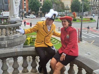 Olatz Agirre eta Francis Díez, gaur goizean uniformea jantzita.