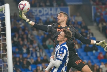 Si no surge ningún contratiempo, Sergio Herrera superará la década como rojillo.