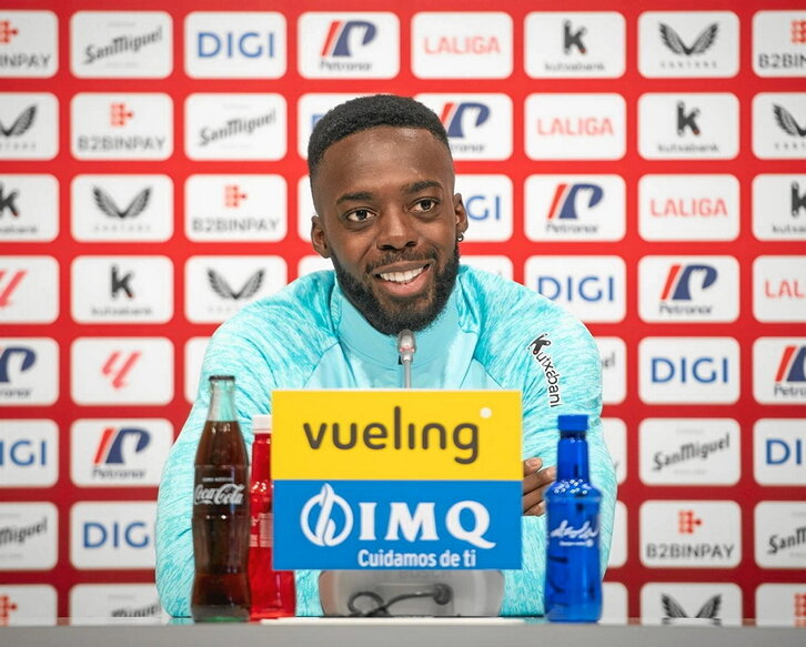 Iñaki Williams, sereno y sonriente pero firme, en su primera rueda de prensa como capitán.