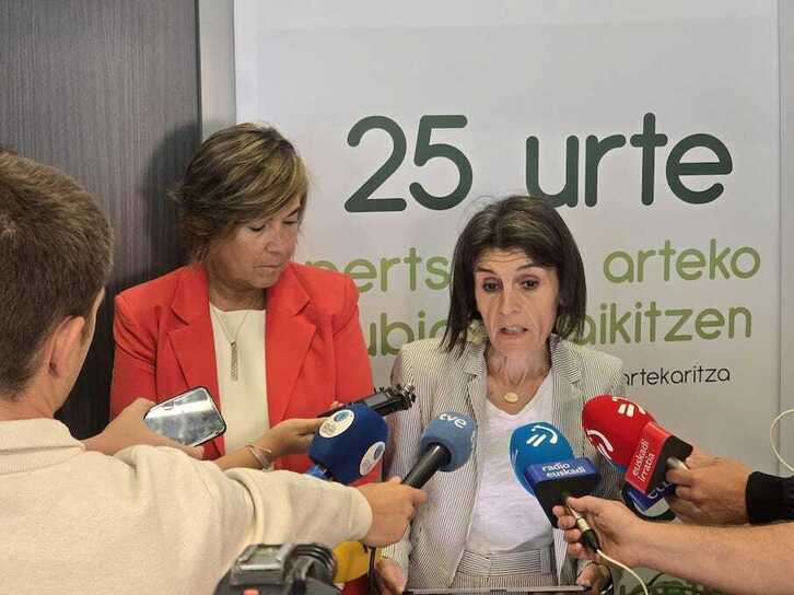 Nerea Melgosa sailburua, Familia Bitartekaritzako Zerbitzuari buruzko datuak eskaintzen.