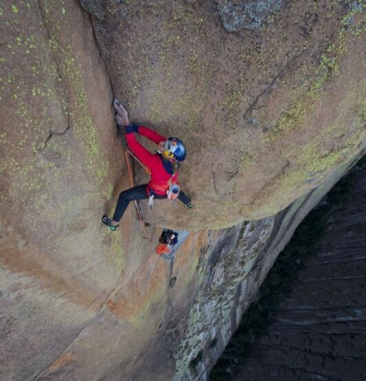Sasha DiGiulian luze gogor batean sokaburu; bidearen giltza (8b) lehen ekinaldian egin zuen.