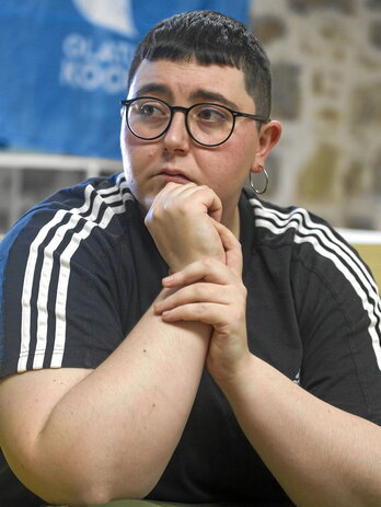 Mijo Lizarzaburu, ‘Eraldaketarako teoriak zorrozten, pentsamenduaren bidez praktikak berritzen’ jardunaldian. Gaur egun Materialismo Berrien inguruko doktore tesi egiten ari da.