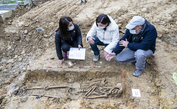 Aranzadi prosigue sin descanso con su labor memorialista de encontrar y recuperar restos humanos.