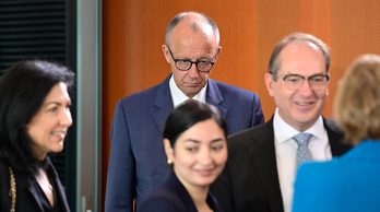 El canciller alemán Friedrich Merz (al fondo), en una imagen de archivo.