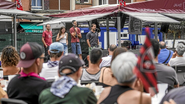Iaz bertso saioa egin zuten Romoko jaietan.