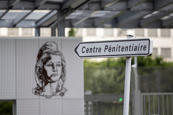 Entrada a la prisión de Fresnes, en París.