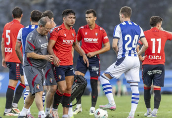 Iker Benito se retira lesionado en Zubieta, donde se temió una rotura seria.