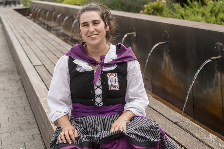 Claudia Goenaga Gasteizko Kaletarrak blusa eta nesken kuadrillako sortzaileetako bat da.