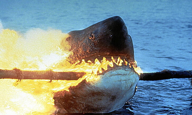 «Tiburón 2», titulada originalmente «Jaws 2», es la secuela del «Tiburón» de Spielberg, y fue estrenada en junio de 1978.