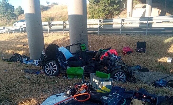 Estado en el que ha quedado el automóvil accidentado en Oloritz.
