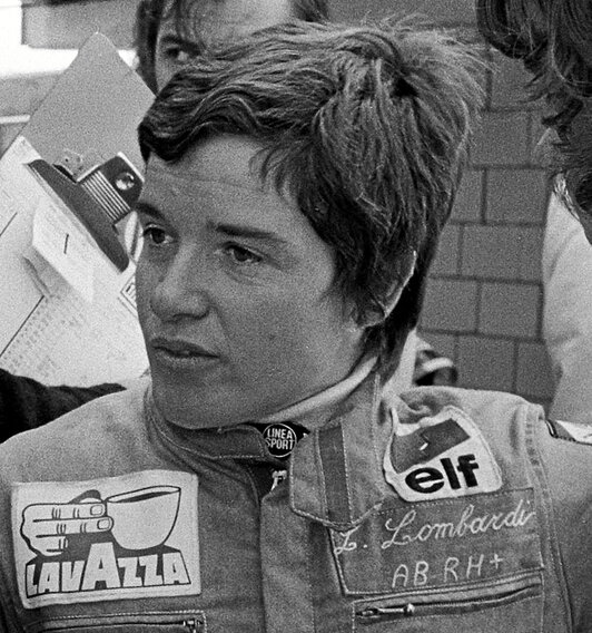 Lella Lombardi fue dejando huellas inolvidables y un ejemplo para otras que se acercarían a este mundo de la F1. En esta imagen, en el Gran Premio de Holanda de 1975. En la otra página, Lombardi, en Silverstone en 1976.