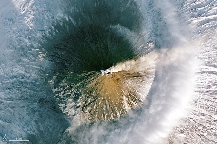 Imagen de un volcán activo en la península rusa de Kamchatka.