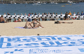 Euskal preso, iheslari eta deportatuen etxeratzea eskatu dute Ondarretako hondartzan..