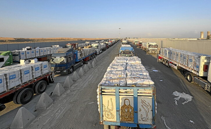 Miles de camiones están bloqueados por Israel en pasos fronterizos como el de Rafah.