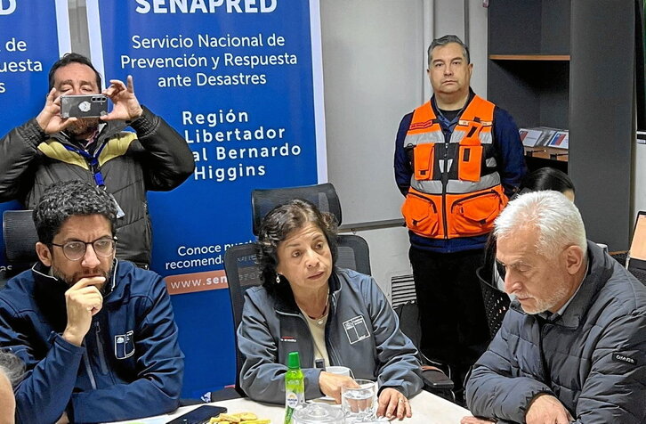 La ministra de Minas de Chile, Aurora Williams, en el gabinete de crisis por el colapso de El Teniente.