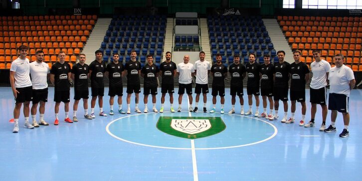La plantilla de Osasuna Magna Xota posa antes de empezar los primeros entrenamientos de pretemporada.