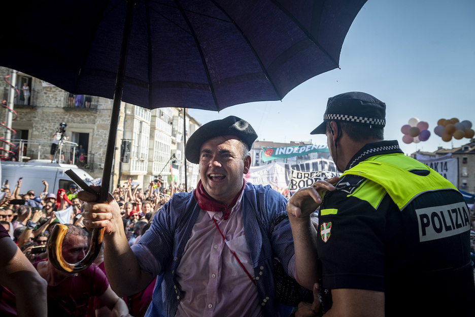 Lana eginda, pozarez pozez Kerejazu. Lana eginda, pozarez pozez Kerejazu.