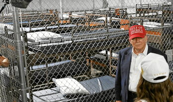 El presidente estadounidense, Donald Trump, visitó el centro de detención el 1 de julio, dos días antes de su apertura.
