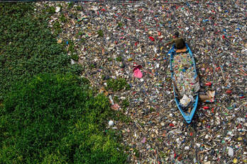 Un río intransitable en Indonesia.