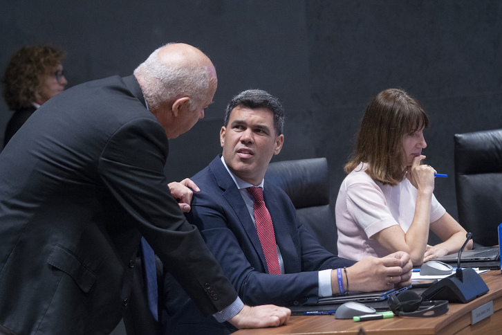 Javier García, presidente del PP en Nafarroa, en un pleno parlamentario.