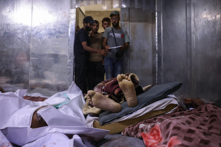 Cuerpos apilados en la morgue de un hospital de Gaza, el pasado viernes.