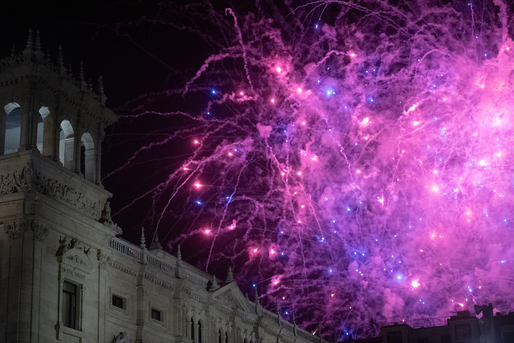 Fuegos artificiales sobre el Ayuntamiento donostiarra, en la edición del pasado año.
