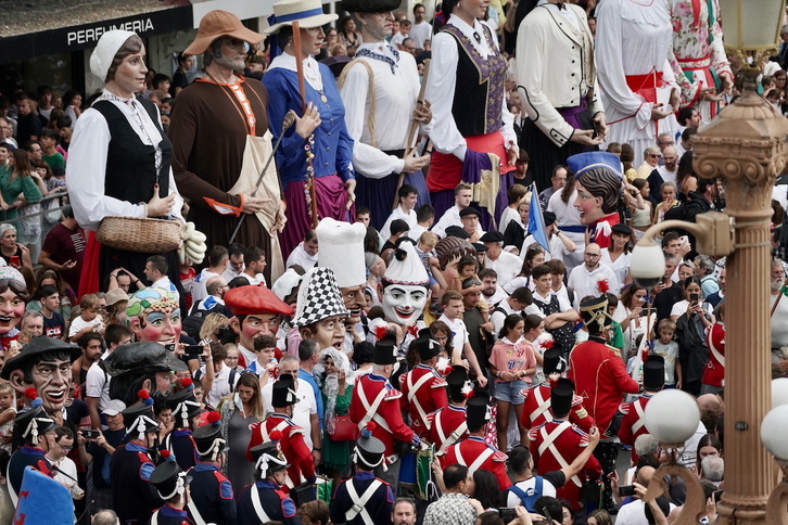 Donostiako Erraldoi eta Buruhaundien konpartsak emanaldi berezia eskainiko du abuztuaren 15ean.