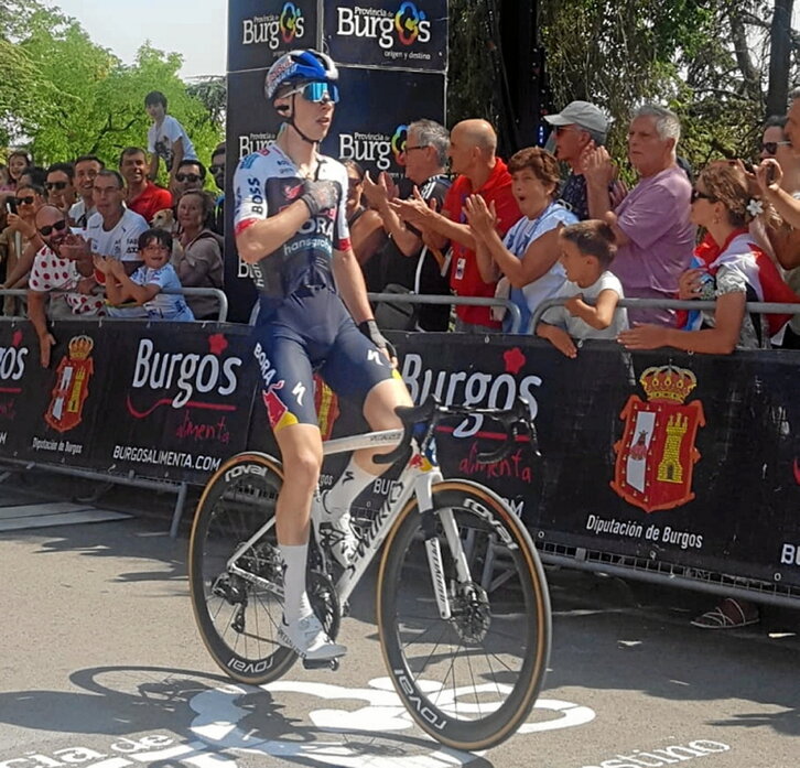 Roger Adriá, en la meta de Burgos.